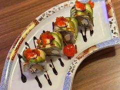 牛油果芝士三文鱼卷-隐月· 㐂和食屋(芝罘万达公馆店)