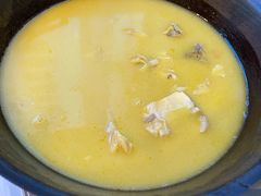 浓厚原只鸡煲花胶汤-鲜入围煮花胶鸡海鲜火锅