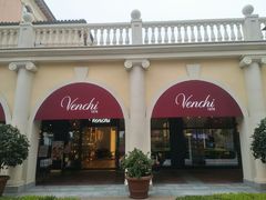 门面-VENCHI 闻绮(上海佛罗伦萨小镇店)