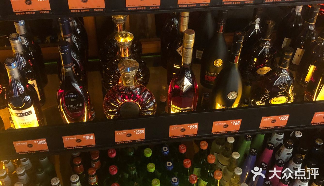 会变身的西餐酒吧