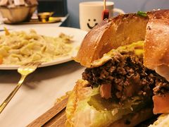 手工牛肉大汉堡-大象厨房(重庆道店)