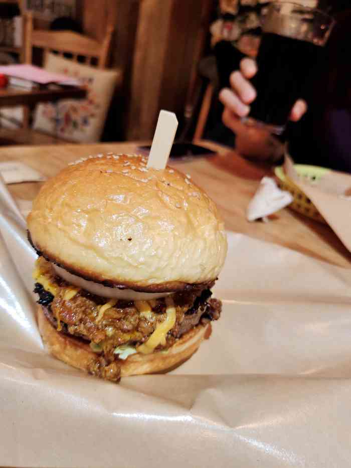 lone star 孤星汉堡-"位置比较偏,跟着导航能找到.店面不大,.