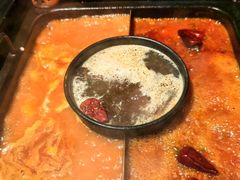 -老牌坊云南鱼豆花火锅(爱建店)