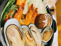 满满的海鲜锅-小句号·精致料理(江南环球港店)