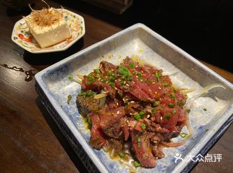 一份基本被儿子自己搞定。鳗鱼手握的鳗鱼很大，淋了料汁