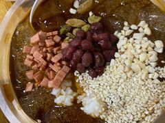门口的冰汤圆-渝味黄姐火锅(黄泥村店)