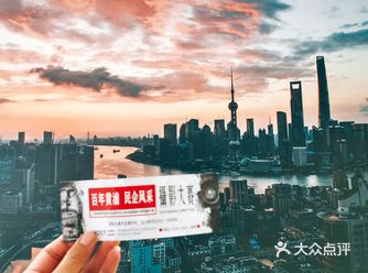 吃完午饭，友人邀约一起的摄影展， 长大后，久违的青少