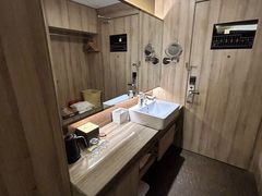 -西安大雁塔科技大学地铁站亚朵酒店