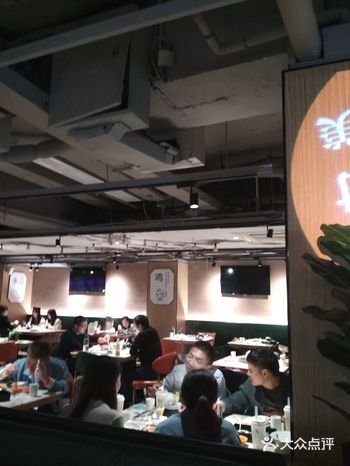 服务：服务非常周到，主动倒水加汤