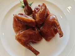 沙田玻璃乳鸽-馋遇江南·精致湖景雅宴(东方之门店)