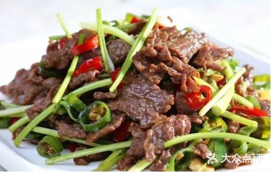 玉米厨房一一下酒下饭的蒜苔炒牛肉
