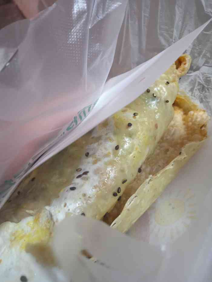 石磨煎饼(鼓楼店)-"今天来逛新民菜市场,看到一家石磨煎饼店前.