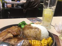 铁板蜜椒鸡扒饭-佰搭果·广式茶餐厅(西华路店)