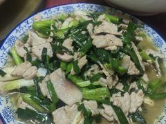 小葱炒肉片-段氏永平黄焖鸡