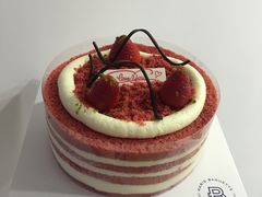 红丝绒草莓蛋糕-巴黎贝甜(宜山路店)