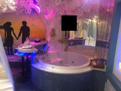 -梦幻城堡轻奢实景酒店(川大望江校区地铁站店)