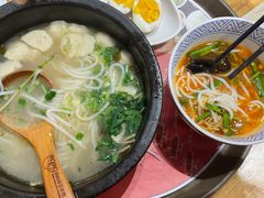墨鱼丸酸菜过桥米线-妈妈故事米线(市府恒隆店)