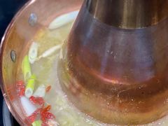 -果松木炭酸菜铜火锅·外婆参鸡汤