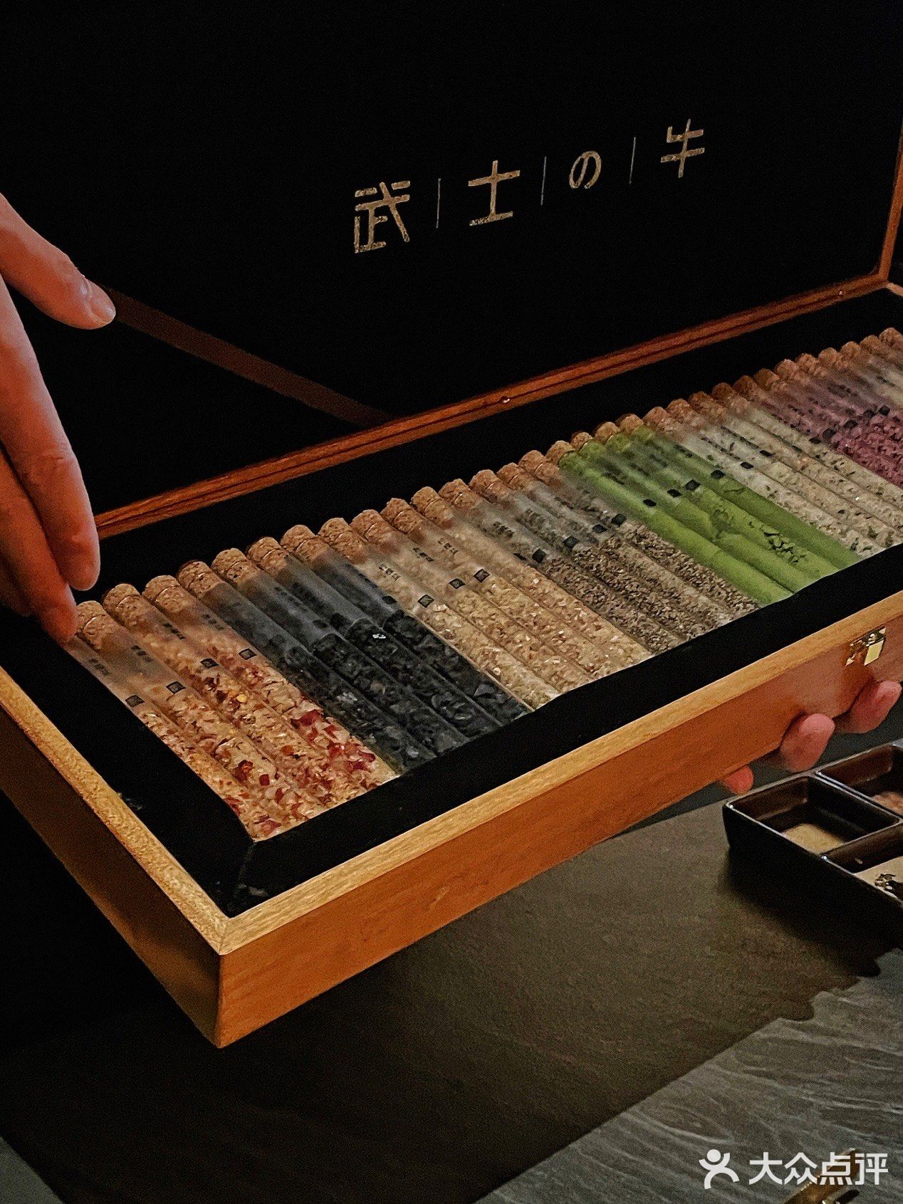 成都探店|跟着陈伟霆去吃烤肉