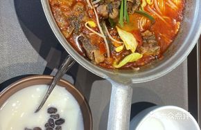 Pickled Chili Tomato Pork Crisp Noodles