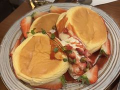 草莓奶油苏芙蕾-UPPER KITCHEN(延安路店)