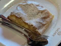 apfelstrudel-Cafe Sacher(WIEN)