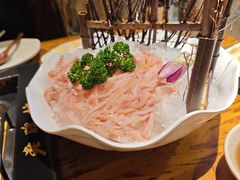 -老牌坊云南鱼豆花火锅(爱建店)