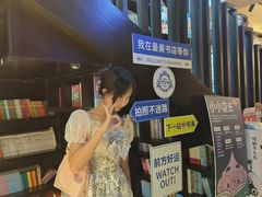 -钟书阁(松江泰晤士小镇店)