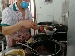 制作卤面-丁记面馆(凤凰店)