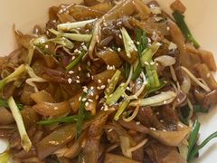 干炒牛河-顺风汤馆·广府粤菜(江宸天街店)