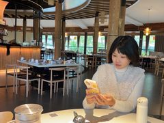 -茅草房·河畔园林火锅