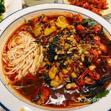 放进清水面，超级的奈斯。店内不仅有小龙虾，还有烧烤