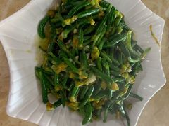 -黄记四更烤乳猪店