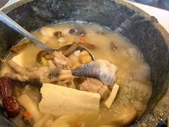 -鲁朗纳麦石锅鸡庄园