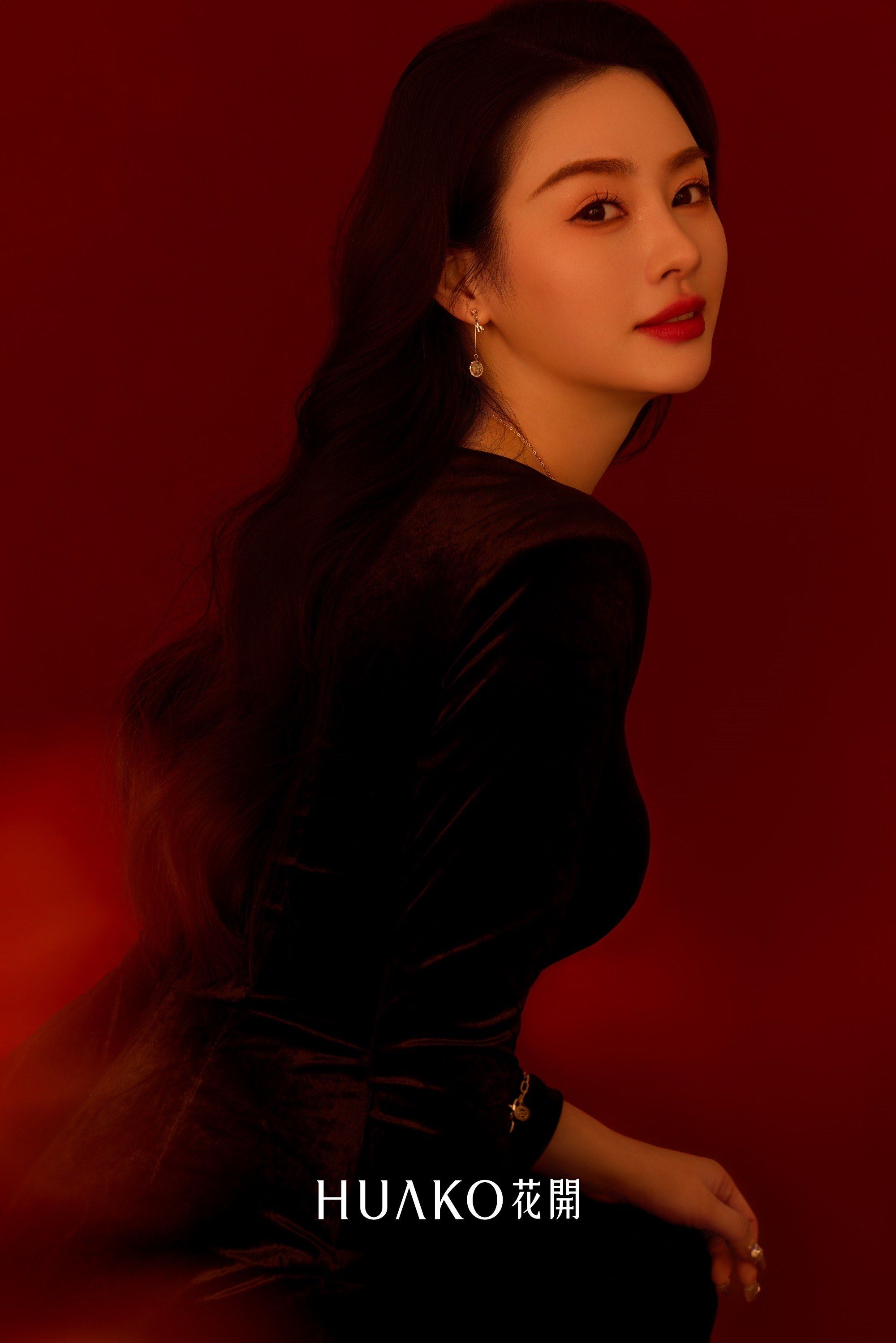 一抹国潮红色背景
炒鸡适合东方美人#写真