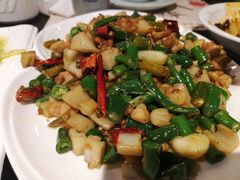 尖椒嫩白兔-舌尖上的食缘花园主题餐厅