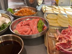 -围炉肉舍•炭烤活鳗•丹东海鲜烤肉(步行街店)