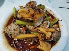 -凤凰路何眼镜香辣蟹(花果园店)