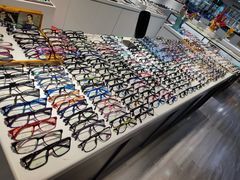 -宏宇眼镜蔡司依视路折扣店(兆佳眼镜城店)
