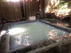 -腾冲洞山温泉村