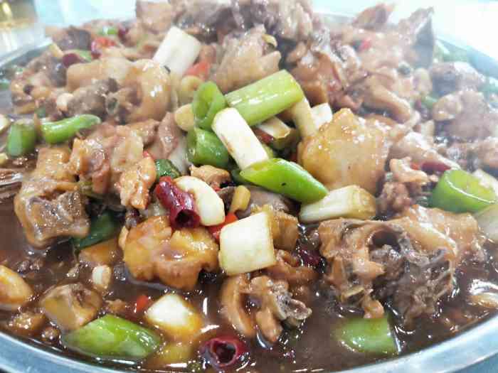 张大彪临沂炒鸡(城阳店"看了青岛美食主播文哥的视频知道一团长张大
