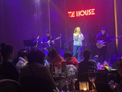 -TZ House音乐现场(来福士中心店)