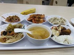 自助餐挺丰富的-北京国家会计学院