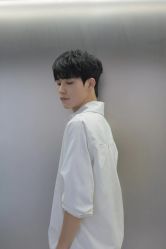-一家只做男发烫染的店