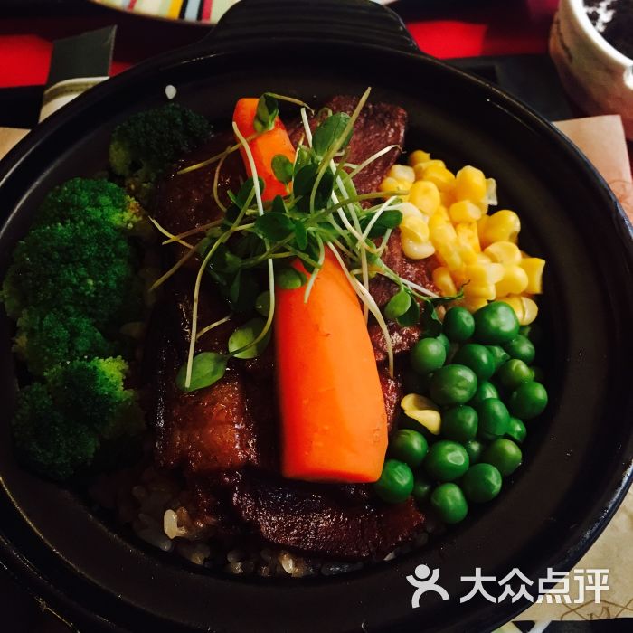 良木缘特色酱肉煲仔饭