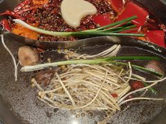 -茅草房·河畔园林火锅
