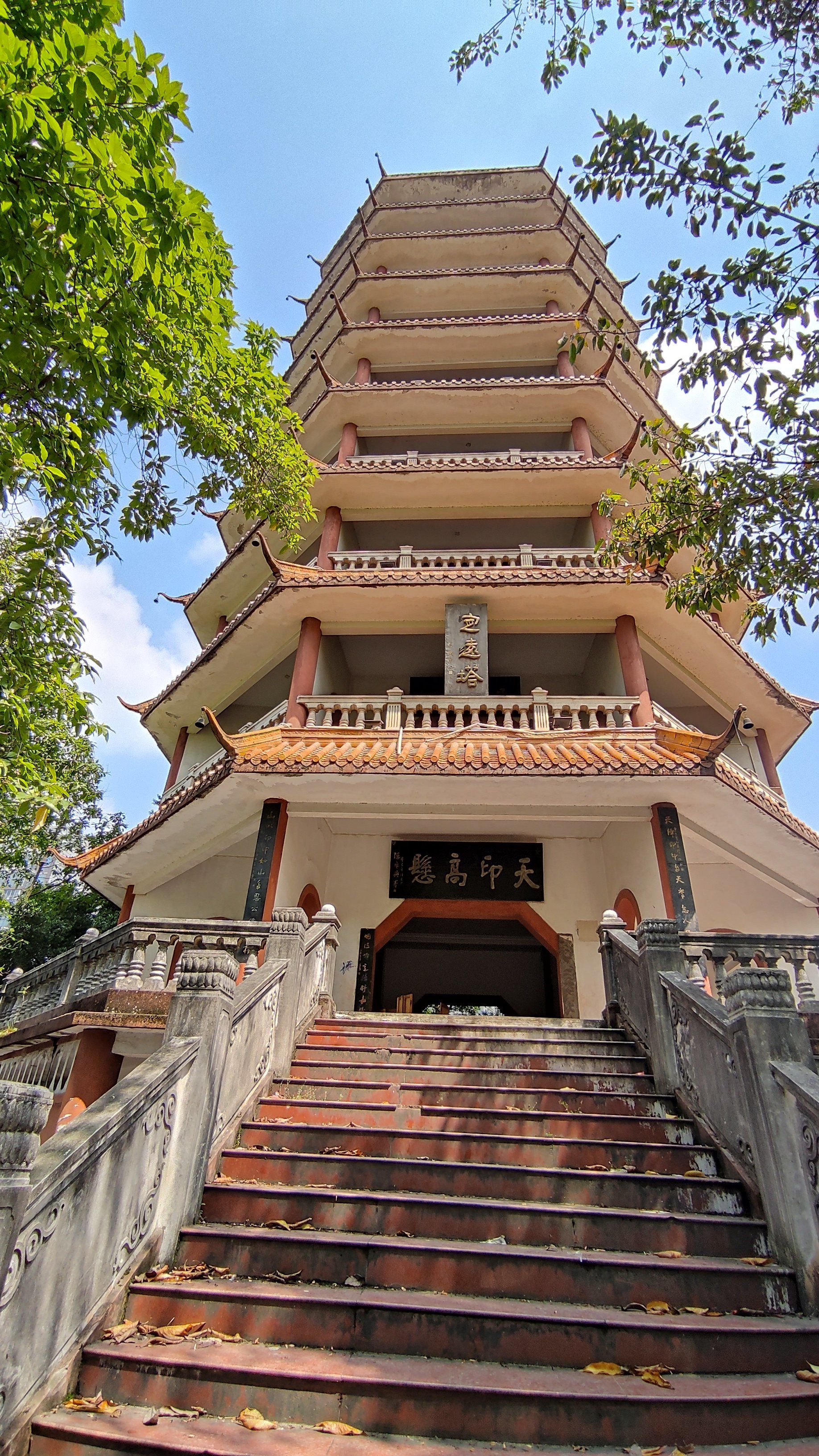 印山公园位于嘉陵江东岸的武胜县沿口镇,占地近400亩.