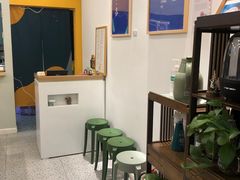 等位区-小团圆糖水铺(襄阳南路店)