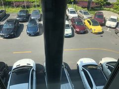 满满的停车位-杭州中升之星奔驰4S店(滨江店)