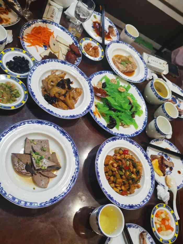 翰林食府(博山1店)-"[薄荷]环境:素雅,浓浓的中式风格,屋.